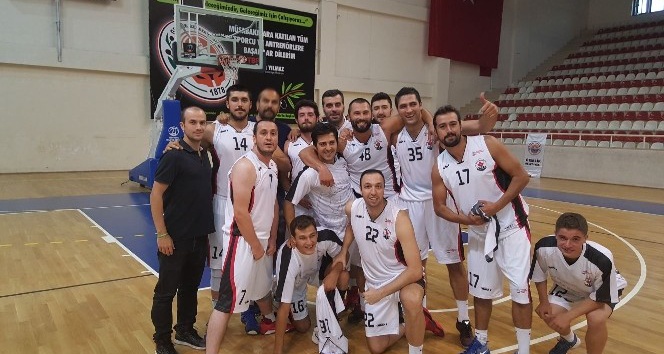 Bilecik Belediyesi Basketbol Kulübü Gemlik Zeytini Basketbol Turnuvası ikinci bitirdi