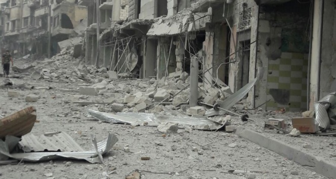 Suriye rejimi İdlib ve Lazkiye&#039;ye bomba yağdırıyor