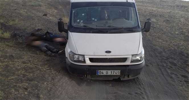 Ağrı&#039;da teröristler minibüse ateş açtı: 3 ölü, 7 yaralı