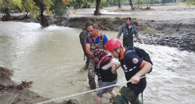 Gelibolu'da sel! 7 kişi AFAD tarafından kurtarıldı