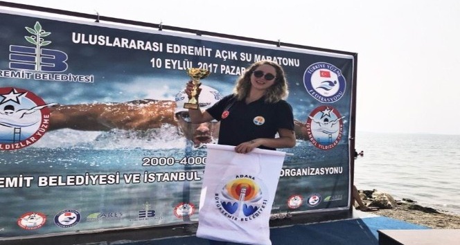 Yüzme maratonunda Adanalı Ece Turgut birinci oldu