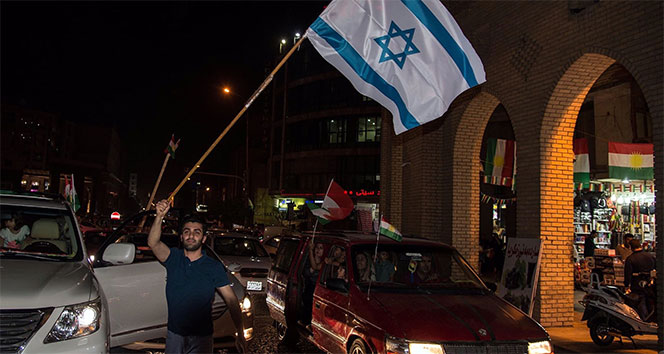 Referandum kutlamalarında İsrail bayrağı