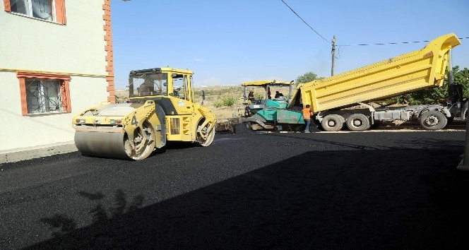 Fatih mahallesinde sıcak asfalt çalışmasına başlandı