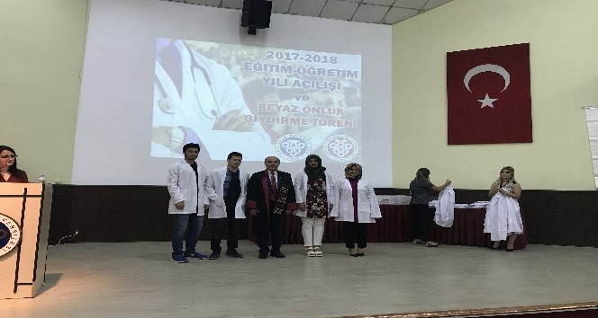 Tıp Öğrencilerine Beyaz Önlük Giydirme Töreni Yapıldı