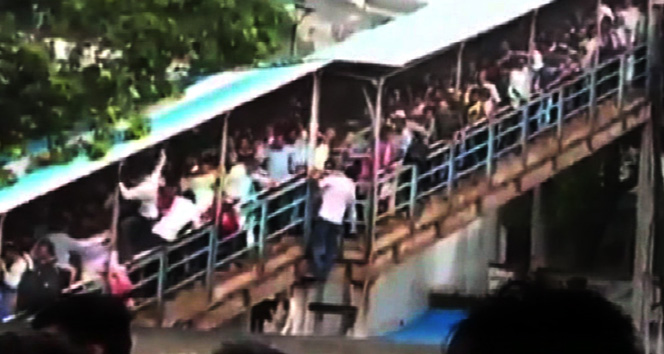 Hindistan’da tren istasyonunda izdiham: 15 ölü, 30 yaralı