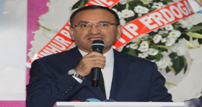 Bozdağ: "Referandumla ilgili aldığımız kararları zamanı geldiğinde hayata geçireceğiz"