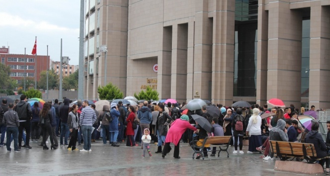 İstanbul Adalet Sarayı önünde 'zabıt katipliği' yoğunluğu