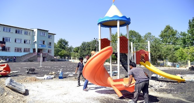 Büyükşehir Belediyesi, çocuk oyun parkları ve spor alanları oluşturmaya başladı