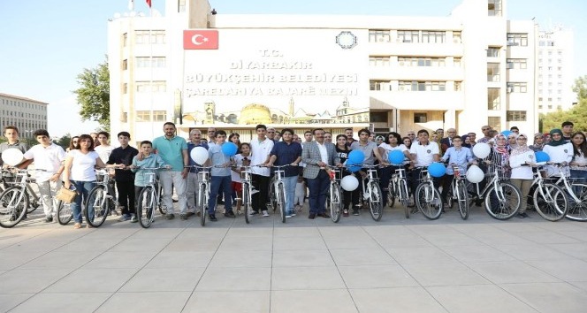 Başkan Atilla, başarılı öğrencilere bisiklet hediye etti