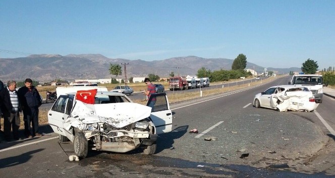 Amasya’da otomobiller çarpıştı: 1 ölü, 2 yaralı