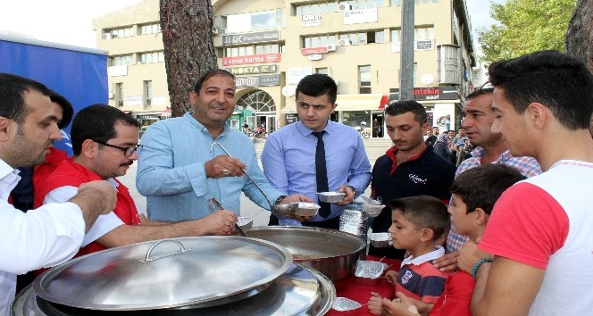 Erzincan’da Vatandaşlara Aşure İkramı
