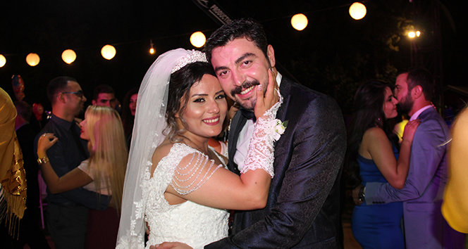 Anaokulu öğretmeni kanseri yendi, hayallerindeki düğünü yaptı