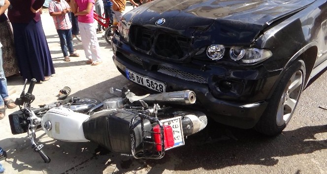 Kilis’te motosiklet ile otomobil çarpıştı: 2 yaralı
