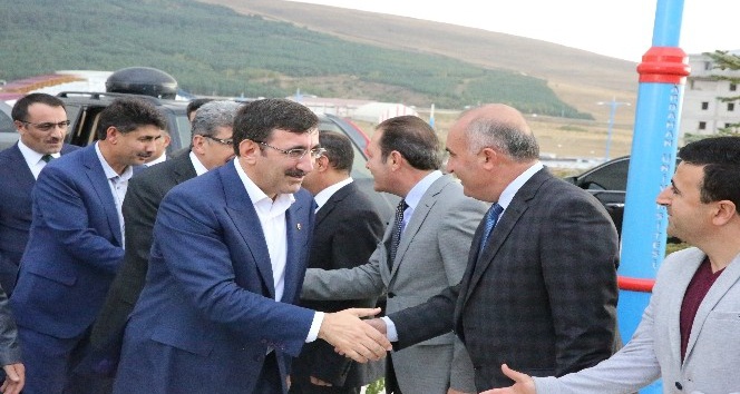 AK Parti Genel Başkan Yardımcısı Yılmaz’dan ARÜ’ye ziyaret