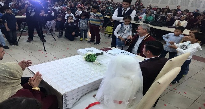 Başkan Yaralı genç çiftin nikahını kıydı
