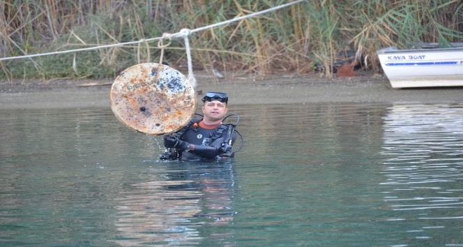 Gökova deniz dibi temizliğinde 500 kg katı atık çıktı