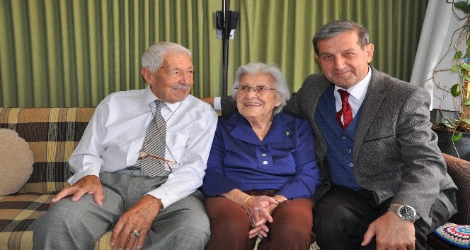 Başkan Özkan, yaşlıları evlerinde ziyaret etti