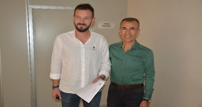 Söke MHP’nin yeni Belediye Meclis üyesi Tayfun Batmaz mazbatasını aldı