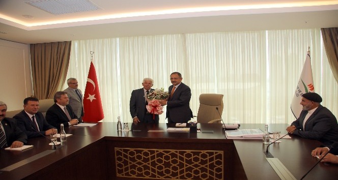 Başkan Palancıoğlu ve muhtarlardan Bakan Özhaseki’ye ziyaret