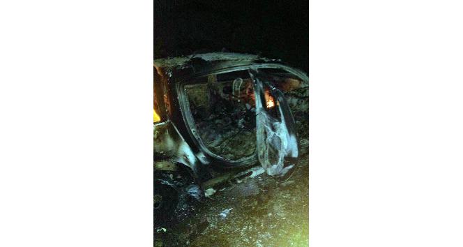 Şırnak’ta yol kesen PKK’lılar araç yaktı