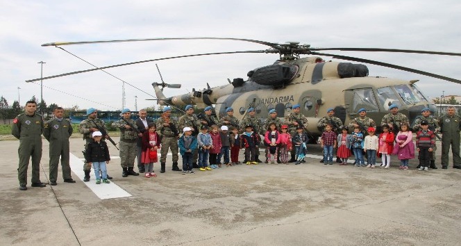 Şehit ve köy çocukları helikoptere bindi, unutulmaz bir gün yaşadı