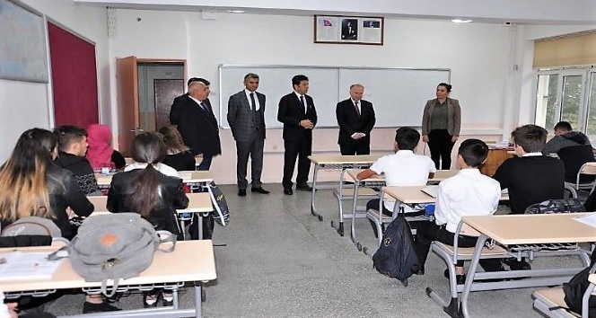 Vali Ceylan Süleymanpaşa Mesleki ve Teknik Anadolu Lisesi öğrencileri ile bir araya geldi
