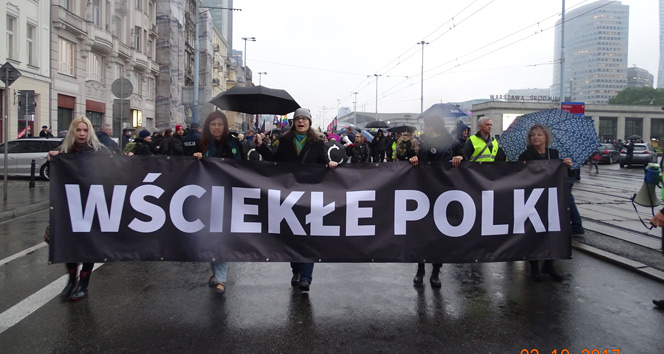Polonyalı kadınlardan hükümet karşıtı protesto