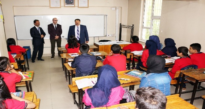 Ağrı Milli Eğitim Müdürü Turan, okulları denetledi