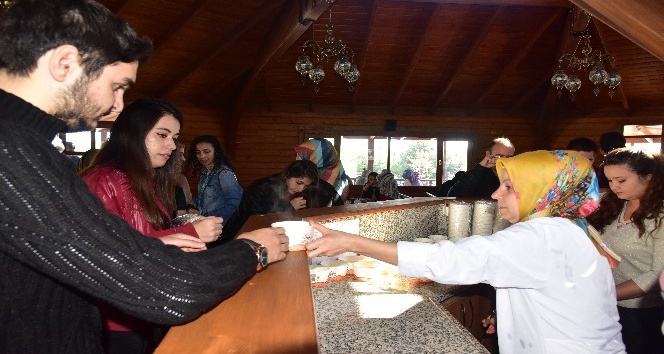Bilecik Belediyesi Öğrenci Otağı’nda ücretsiz çay ve çorba ikramı
