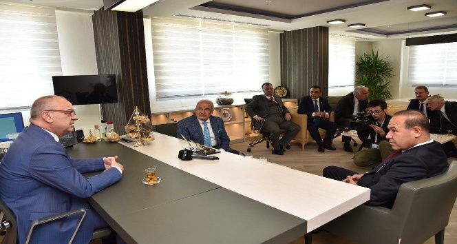 MHP’li Büyükşehir Belediye Başkanları bir araya geldi