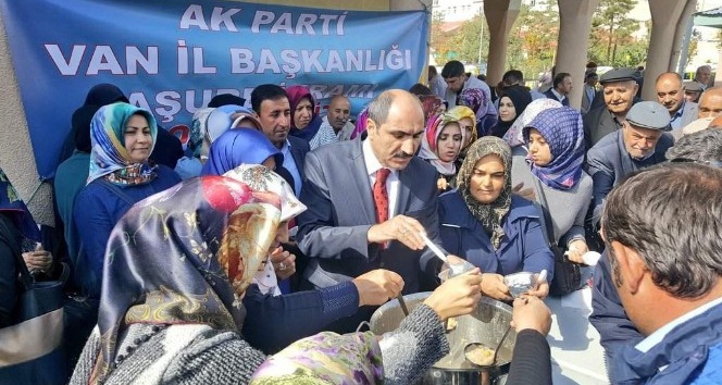 Van AK Parti’den vatandaşlara aşure ikramı