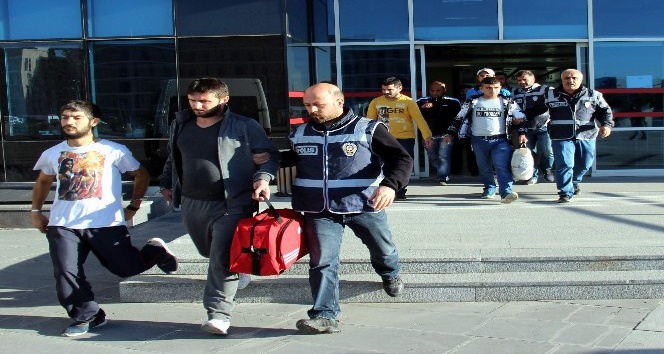Kayseri’de aranan şahıslara operasyon: 20 gözaltı