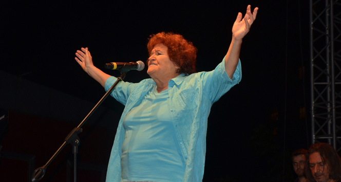 Selda Bağcan Atasehir’de konser verdi