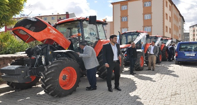 Bulanık’ta “Kubato” traktör bayiliği açıldı