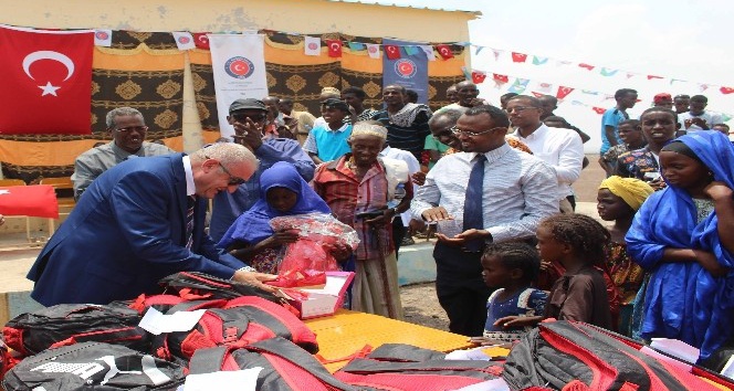 Cibuti’de 400 öğrenciye okul malzemesi desteği