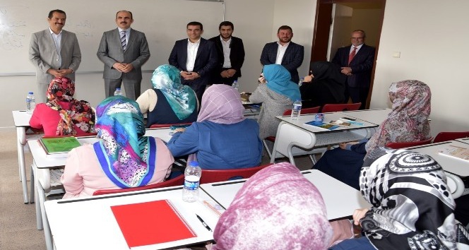 Başkan Altay, İslami İlimler Fakültesini ziyaret etti
