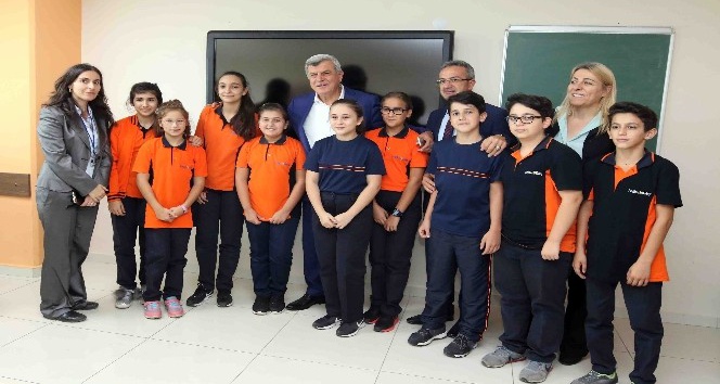 Başkan Karaosmanoğlu’ndan öğrencilere ziyaret