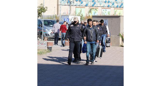 Sivas’ta FETÖ’den 5 asker tutuklandı