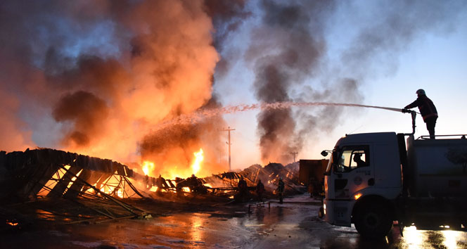 Tarsus Sebze Hali&#039;nde büyük yangın