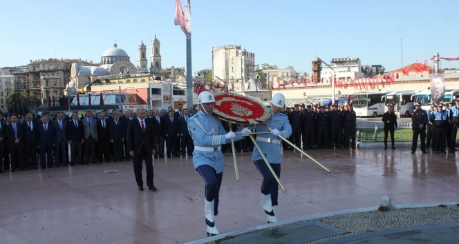 İstanbul’un 94&#039;üncü kurtuluş yıldönümü Taksim’de törenle kutlandı