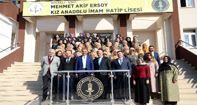 Mehmet Akif Ersoy Lisesi’ne konferans ve spor salonu müjdesi