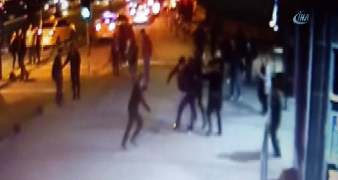Üniversite güvenlik görevlilerinin yaralandığı kavga anı kamerada