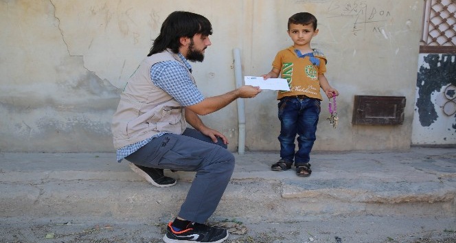 Suriyeli yetim çocuklara yardımlar sürüyor