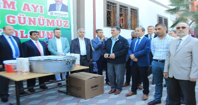 Osmaneli Belediyesi 3 bir kişiye aşure dağıttı