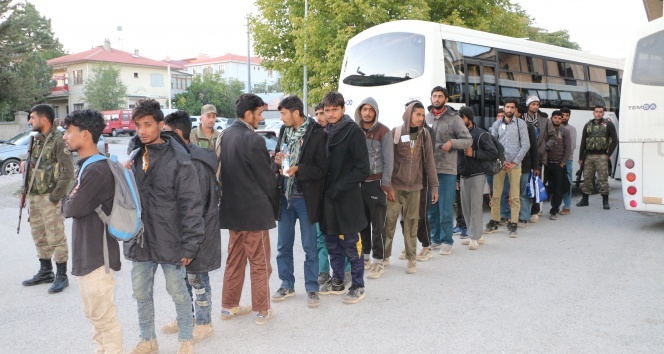 Yakalanan 64 mülteci serbest bırakıldı