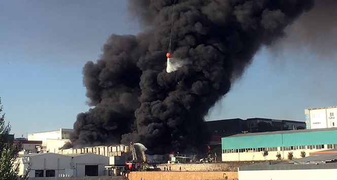 Adana&#039;da boya fabrikasında yangın