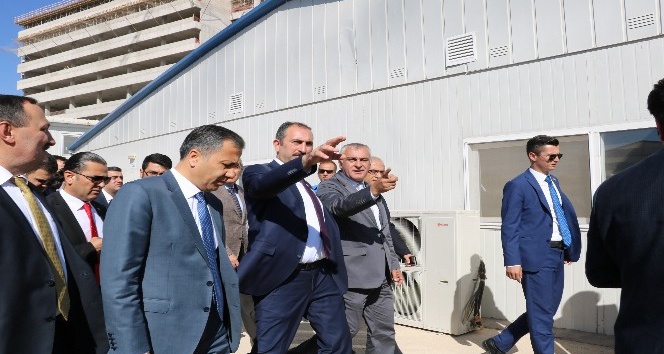 Adalet Bakanı Gül’den personel müjdesi
