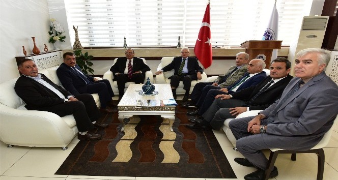 Eski bakan Emiroğlu, Gürkan ile tecrübelerini paylaştı