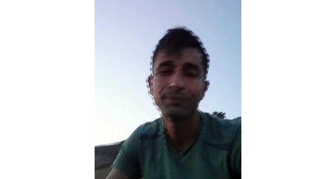 Eşini, eşinin annesini ve babasını öldürdükten sonra canlı yayın yaptı