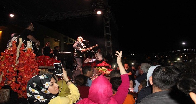 Ferhat Göçer İsot Festivali’nde Şanlıurfalıları coşturdu